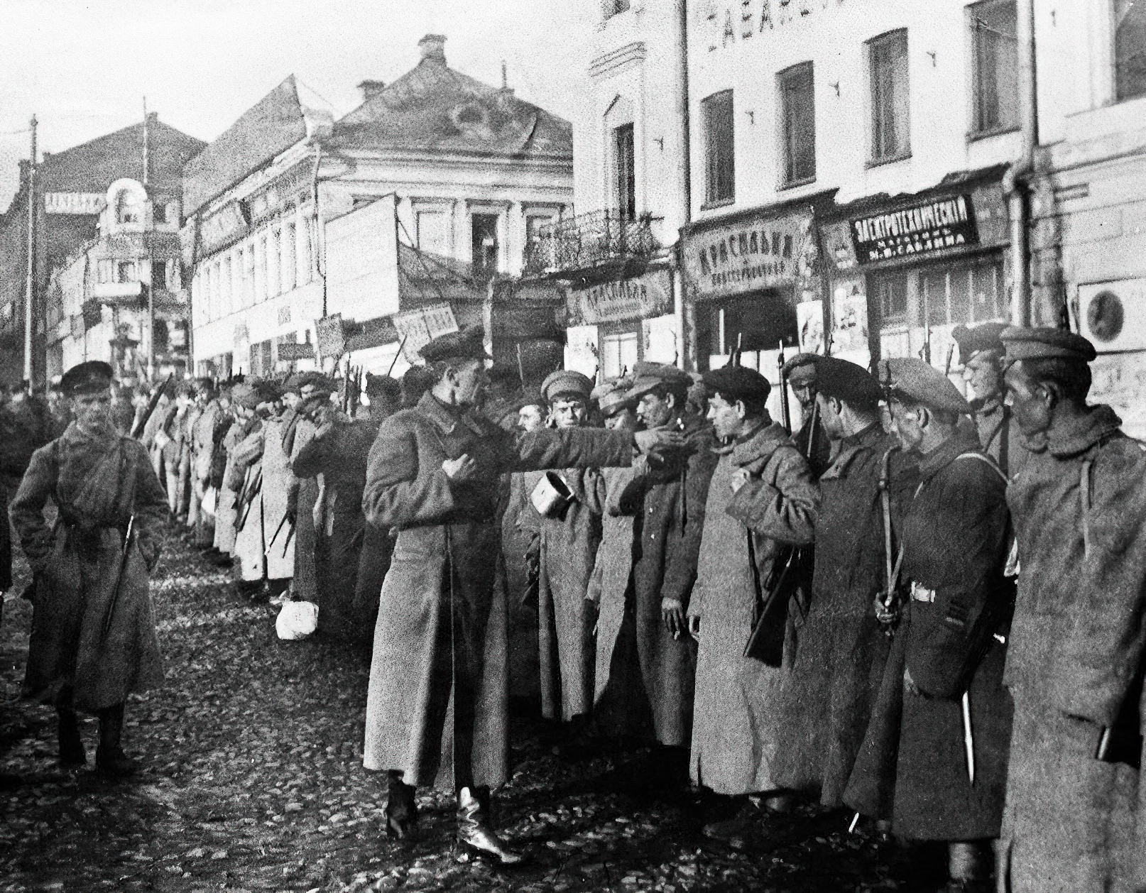 Продотряды действовали совместно с. Продразверстка 1918-1921. Продотряды 1918. Военный коммунизм 1917. Продовольственные отряды 1918.